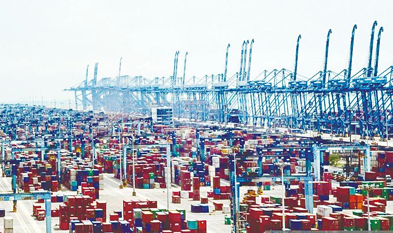 As part of the effort to strengthen trade connectivity, Malaysia is actively signing free trade agreements to open up opportunities for exports. – Bernama filepic