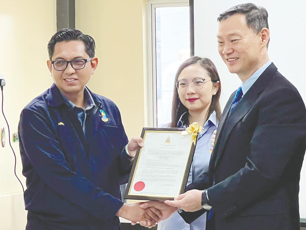 From left: Selangor Water Authority Board director Hasrolnizam Shaari, Jamaliah and Lim at the licence handover.From left: Selangor Water Authority Board director Hasrolnizam Shaari, Jamaliah and Lim at the licence handover.