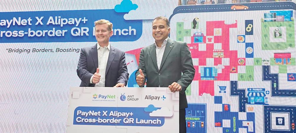 Ant Group senior vice-president and head of Alipay+ Cross-Border Mobile Payment Services Douglas Feagin (left) and Farhan at the launch.