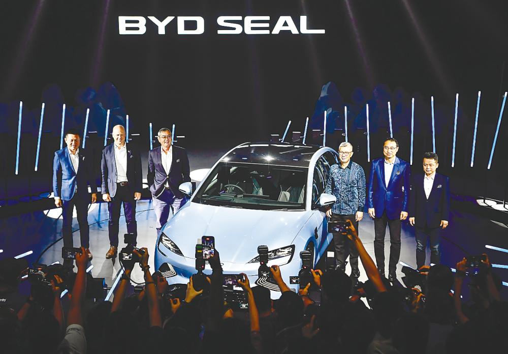 Tengku Zafrul (third from right), Sime Darby Bhd group CEO Datuk Jeffri Salim Davidson (third from left) and BYD Malaysia Sdn Bhd managing director Eagle Zhao (right) at the launch of BYD Seal. – Bernamapic