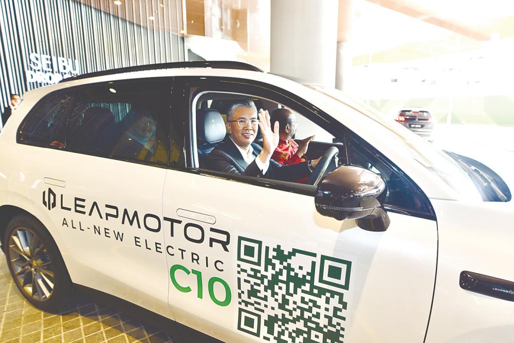 Tengku Zafrul taking a test drive of the Leapmotor C10.