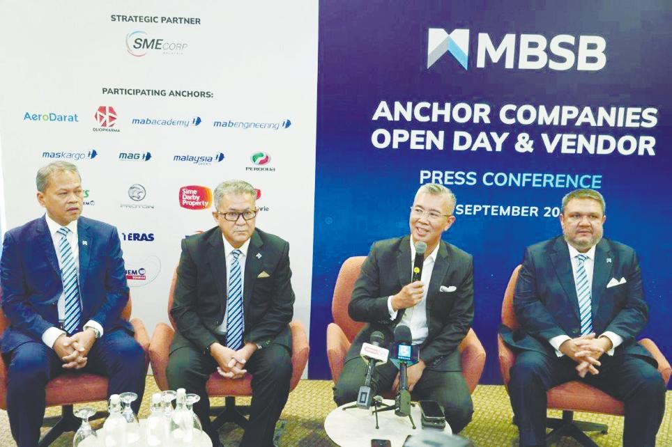From left: MIDF CEO Azizi Mustafa, Wan Kamaruzaman, Tengku Zafrul and MBSB Group chief financial officer Shahnaz Jammal.
