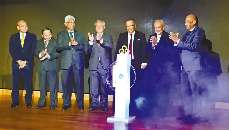 Zaki (second from right), Sundra (right) and other members of the steering committee at the launch ceremony.