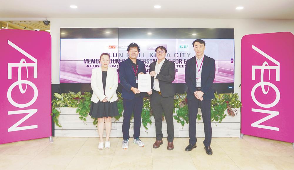 From left: Chong, Okada, Cheah and Aeon Co (M) Bhd deputy managing director Tsugutoshi Seko at the MoU signing ceremony.