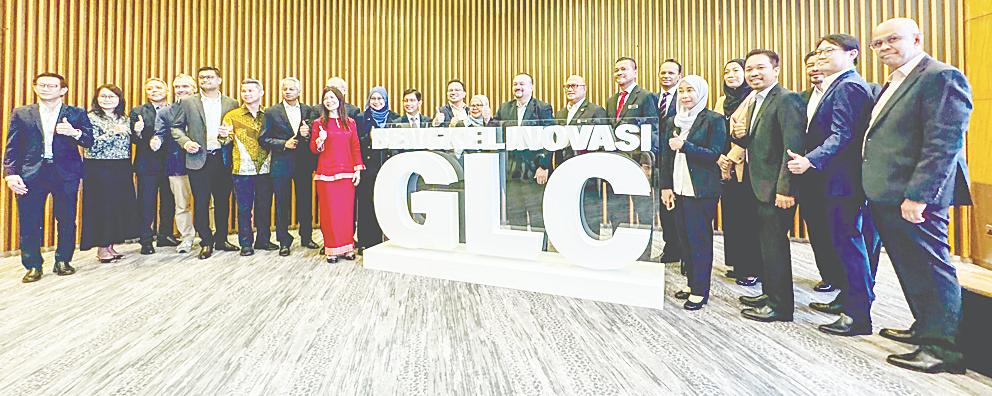 Amir Hamzah with Mosti, Cradle and GLC leaders during the launch of Bengkel Inovasi GLC at the Ministry of Finance in Putrajaya today.