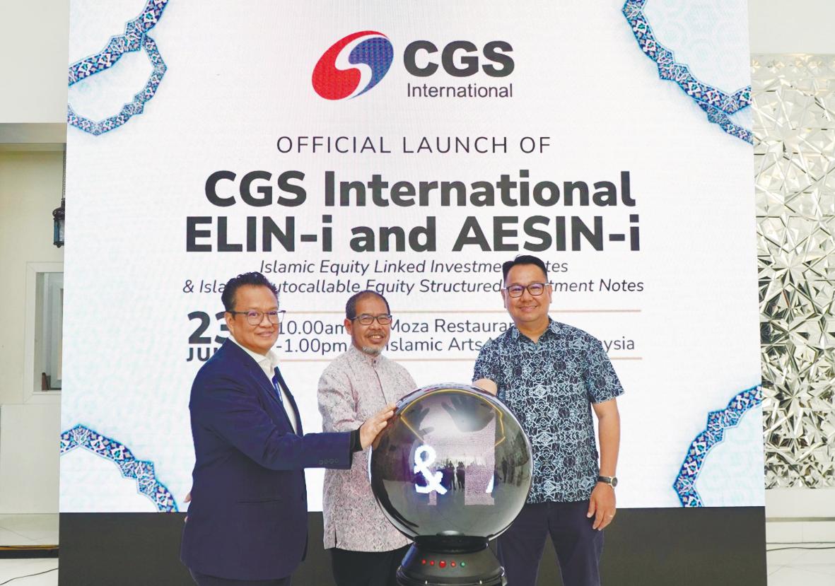 From left: CGS International group head of syariah services Rushdan Nadzir, Lembaga Tabung Haji board member Datuk Nik Mohd Hasyudeen Yusoff and CGS Malaysia deputy CEO Arief Baki at the launh of the Islamic equity-linked structured investment products.