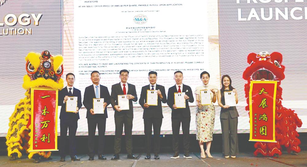 From Left: ES Sunlogy independent non-executive chairman Loh Kwang Yean, executive director Chu Kerd Yee, Khor, M&amp;A Securities managing director Datuk Bill Tan, ES Sunlogy promoter and substantial shareholder Datuk Keh Chuan Seng, and M&amp;A Securities corporate finance deputy head Rachel Ho Seow Leng and corporate finance associate director Jean Lim at the prospectus launch.