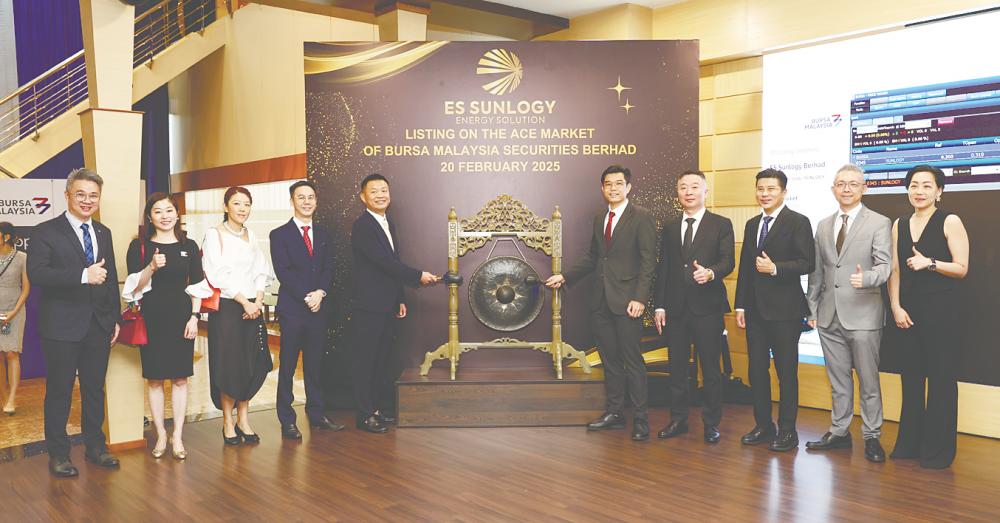 From left: ES Sunlogy CEO Sam Teo Chee Teong, independent non-exective directors Datuk Margaret Ting Thien Hung and Lim Kwee Yong, independent non-executive chairman Loh Kwang Yean; executive director Chu Kerd Yee, Khor, promoter and substantial shareholder Datuk Keh Chuan Seng, M&amp;A Securities Sdn Bhd managing director Datuk Bill Tan, corporate finance head Gary Ting Hua Tai and corporate finance deputy head Rachel Ho Seow Leng at ES Sunlogy’s listing ceremony today.