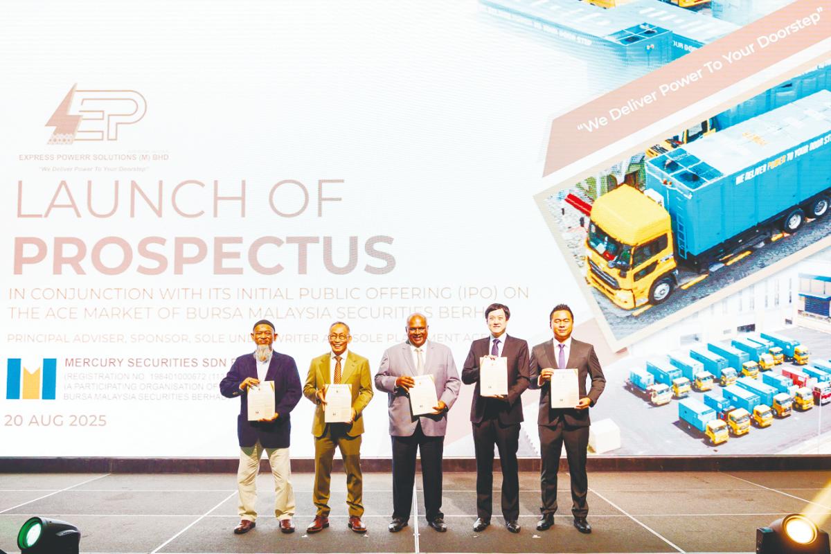 From left: Express Powerr executive director Rosli Jonid, Lim and non-executive chairman Datuk Mohd Redza Shah Abdul Wahid, Mercury Securities director Jamieson Chew and head of corporate finance Eric Chong at the launch of Express Powerr’s IPO prospectus.