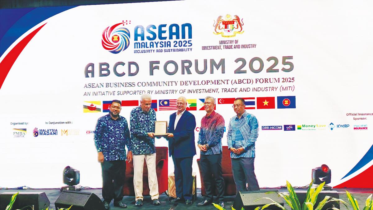 Tengku Zafrul (second, right) at the Asean Business Community Development Forum 2025.