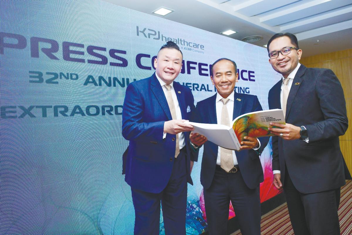From left: Chin, Dr Ismail and Mohd Khairul Izzad at a press conference after KPJ Healthcare’s 32nd AGM today. – Bernamapic