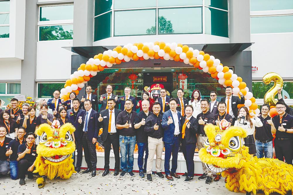 Puchong Member of Parliament Yeo Bee Yin (back row, centre) with Kuka Malaysia executives and employees at the opening of the company’s new officice in Bandar Bukit Puchong today. – Bernamapic