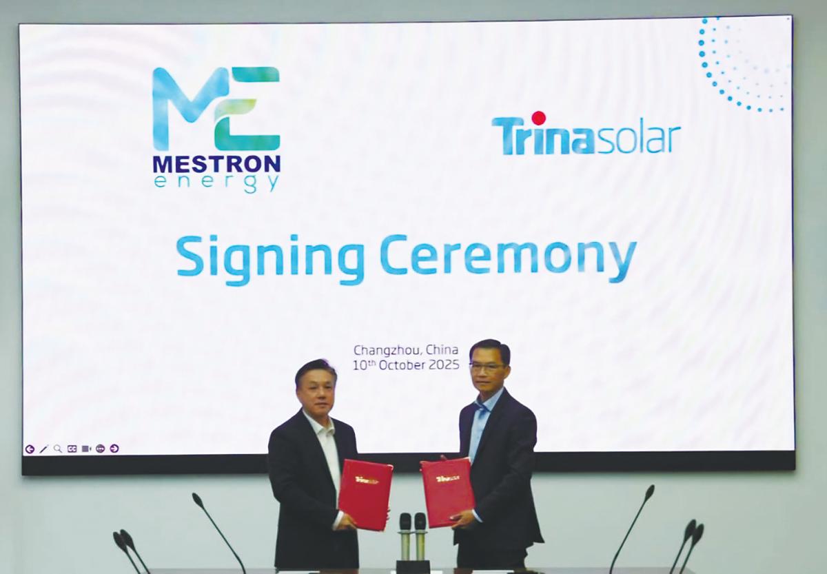 Por (left) and Ku exchanging the signed documents.