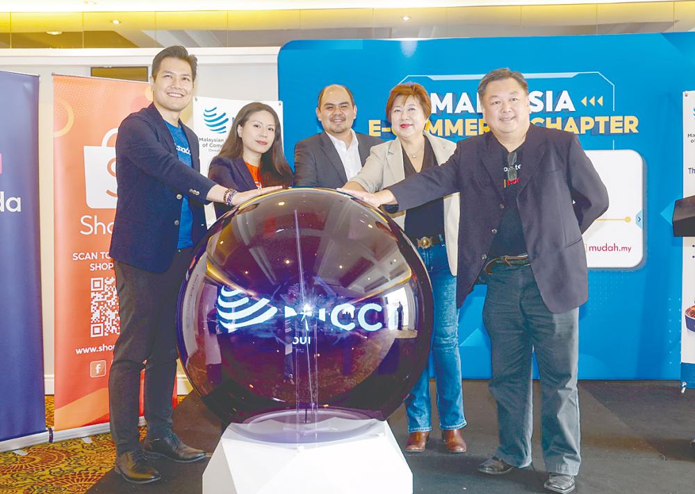 Hanif (centre) during the official launch of the MICCI E-Commerce Chapter, in collaboration with Shopee, Lazada and Mudah.my, to boost Malaysia's digital economy. Also present are MICCI president Christina Tee (second from right), Lazada regional communications director Sharmine Ishak (left), Shopee Mobile head of government and public communications Nadia Anwar (second from left) and Mudah.my head of corporate affairs Chung Tsung Shen. – BERNAMAPIC