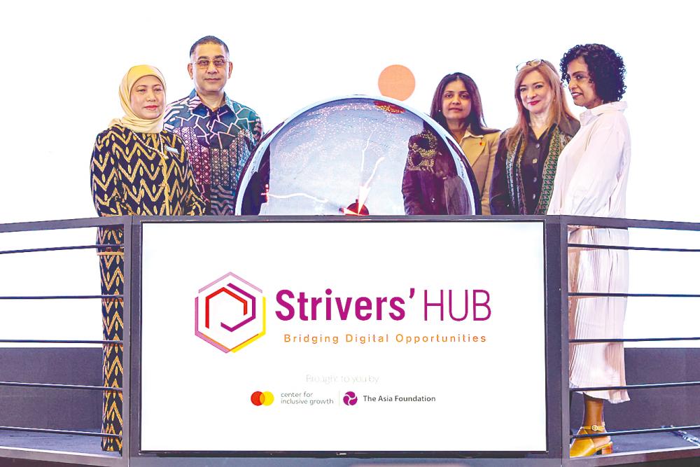 Nancy (left) at the launch of Strivers’ Hub today. Also present are (starting second from left) Southeast Asia Mastercard division president Safdar Khan; Master country manager Malaysia and Brunei Beena Pothen; The Asia Foundation country representative Dr Robin Bush; and Mastercard vice-president Centre for Inclusive Growth Subhashini Chandran. – Bernamapic