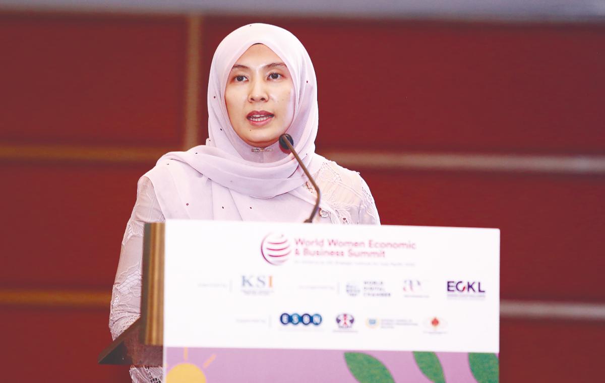 Nurul Izzah delivering her keynote address at World Women Economic and Business Summit 2025.