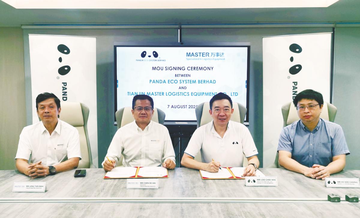 Loo (third, left) and Tianjin Master Logistics Equipment president Chen De Hai (second, left) at the MoU signing ceremony.