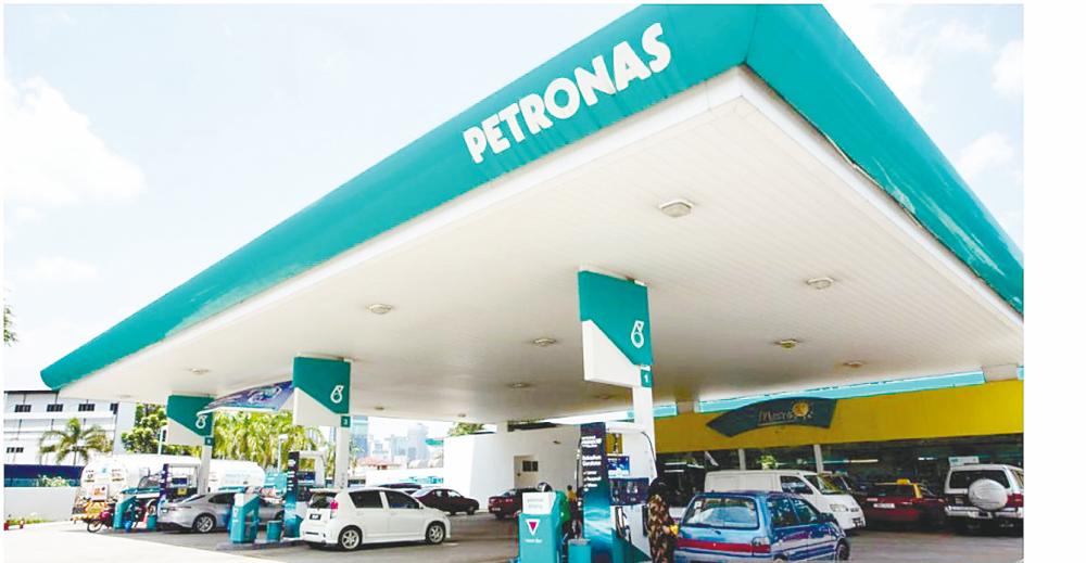 Petronas Dagangan registered a historic high sales volume of 16.3 billion litres for FY23. – Bernamapic