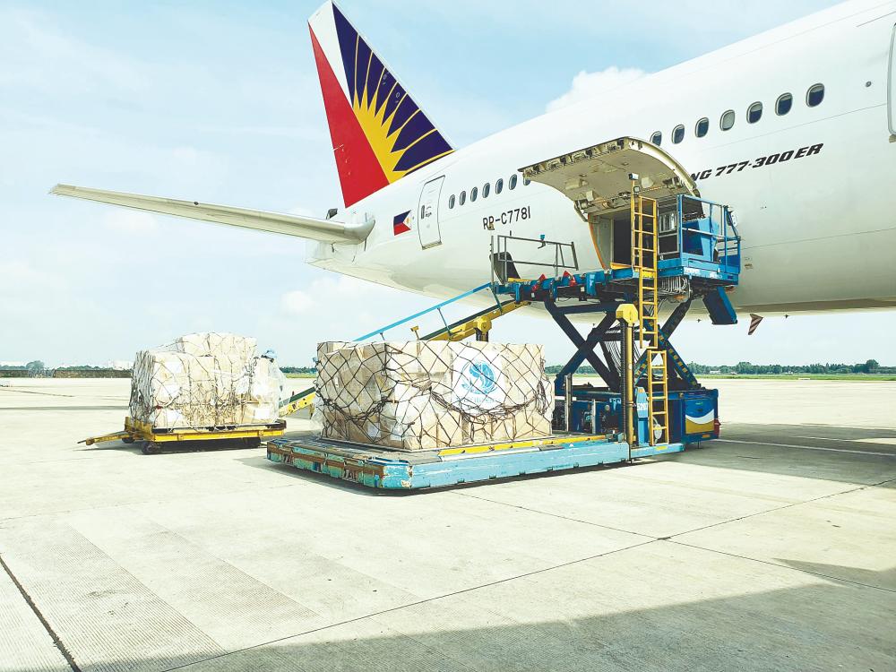 Under new US guidance, all shipments from China and Hong Kong face a 145% tariff plus existing duties, with limited exceptions such as smartphones. – Pexels pix