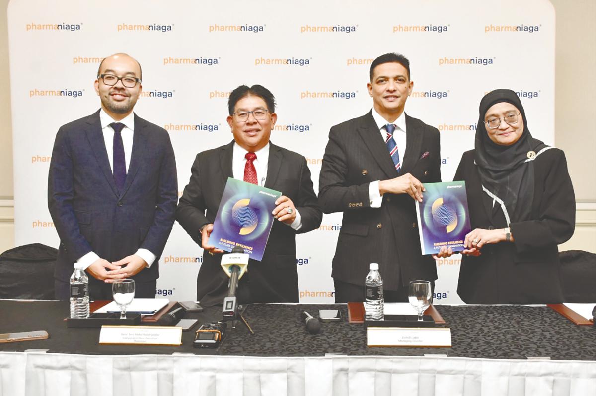 From left: Pharmaniaga COO Ahmad Shahredzuan Mohamed Shariff, chairman Datuk Seri Abdul Razak Jaafar, Zulkifli and CFO Noraini Mohamed Ali at a press conference after the company’s AGM.