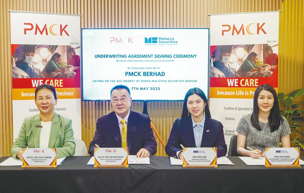 From left: Lee, deputy executive chairman Datuk Dr Lim Kim Huat, Malacca Securities managing director Lim Chia Wei, and corporate finance vice-president Tan Sin Jiang at the underwriting ceremony.