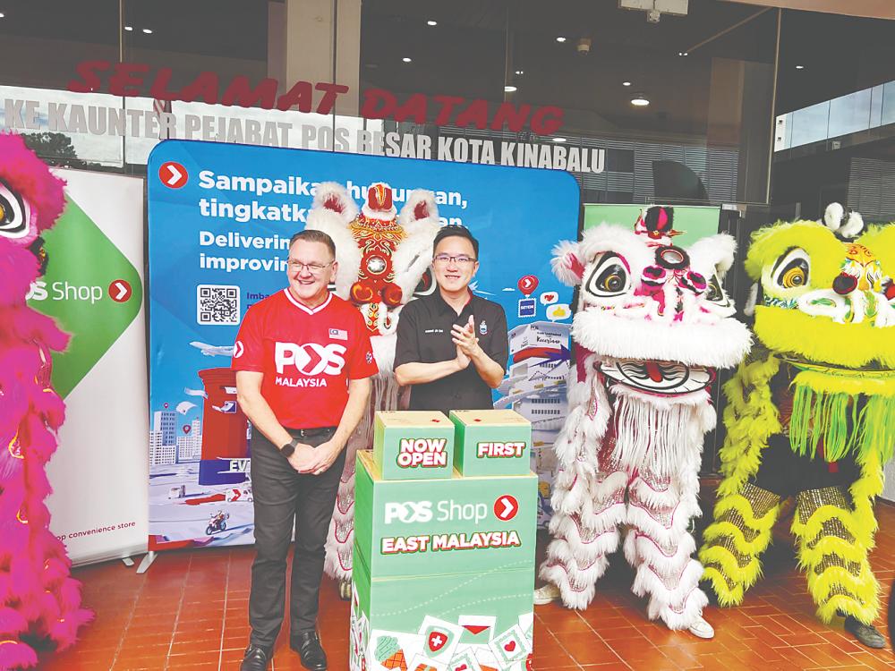 Brewer (left) and Phoong at the launch of Pos Shop in Kota Kinabalu.