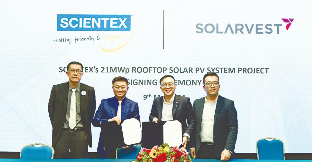 From left: Scientex Packaging Bhd COO Choo Seng Hong, Lim, Chong and Solarvest group vice-president Jack Tan Qi Jie.