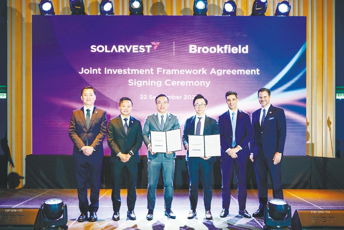 From left: Solarvest executive director Edmund Tan, managing director Lim Chin Siu, Chong, Cheng, Brookfield renewable power and transition senior vice-president Stefano Ghezzi and Solarvest chief investment officer Daniel Ruppert.