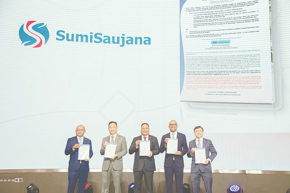 From left: SumiSaujana Group executive director/chief operating officer Ramli Mohamad, executive deputy chairman Toh Chee Seng, Norazlam, RHB Investment Bank CEO/managing director Kevin Davies and corporate finance director/head Tommy Har.