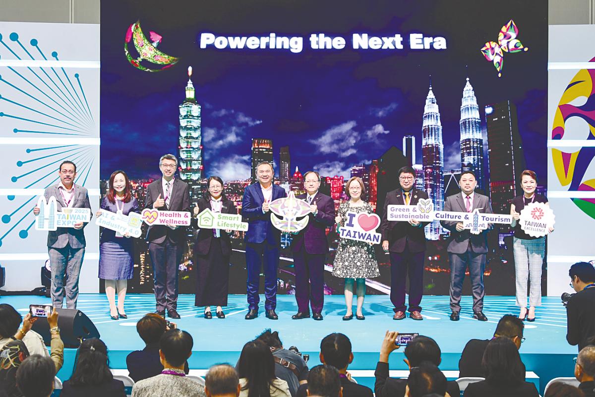 Taiwan External Trade Development Council president and CEO Simon Wang (fifth, right) at the launch and activation ceremony of Taiwan Expo 2025 in Malaysia at Kuala Lumpur Convention Centre yesterday. Also present are Mazlan (second, right), Yeh (fourth, tight) and Soh (third, right). – Bernamapic