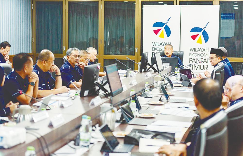 Ahmad Samsuri with ECER Implementation Coordination Committee members at the ICC Terengganu meeting on April 28.