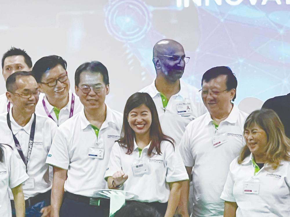 Lim and PEP Innovation Pte Ltd CEO Jimmy Chew (second from right) and others at the event.