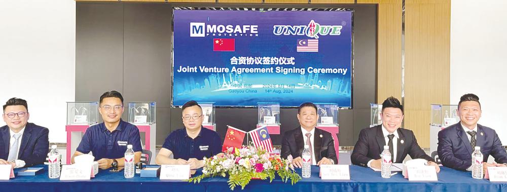 From left: Unique Fire executive director Datuk Marcus Liew Kang Leong, Shanghai Mosafe Equipment executive director Zhang Aiwen and general manager Liu Qing, Liew Sen Hoi, and Unique Fire executive directors Roy Liew Kang Chin and Ryan Liew Kang Yee.