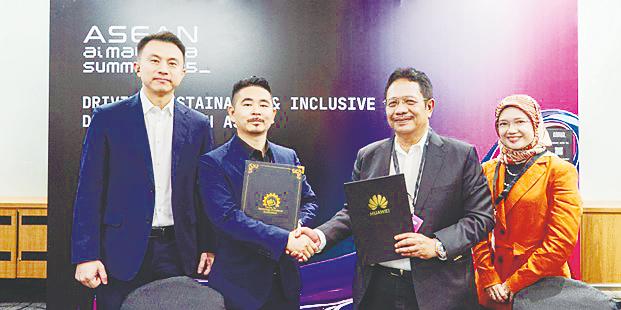 From left: Sun, Wan Wei, Syeed Mohd Hussien and Dayang Hanani at the MoU exchange ceremony.