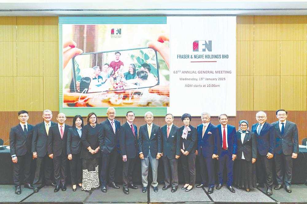 F&amp;NHB chairman Tengku Syed Badarudin Jamalullail (eight from left), and Lim (seventh from left), with board of directors at the 63rd AGM at Sime Darby Convention Centre.