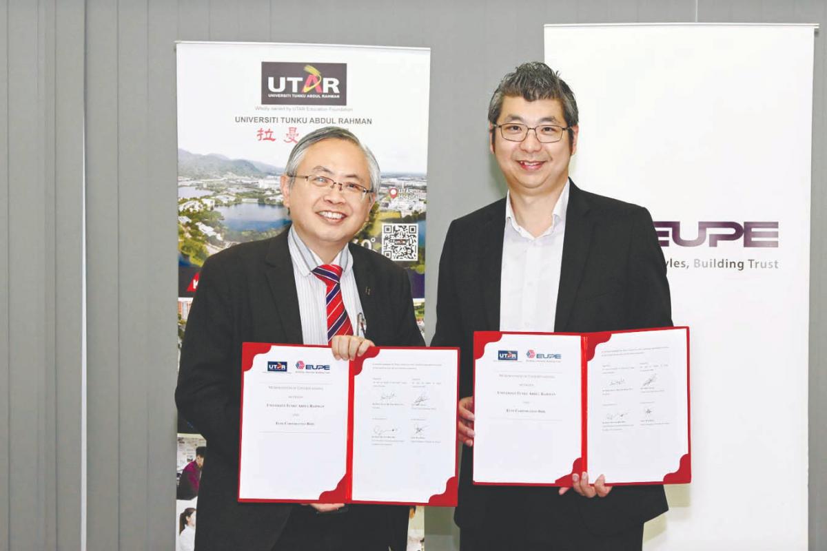 Ewe (left) and Tan after the MoU signing event.