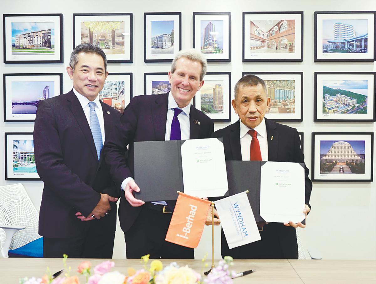From left: Wyndham Hotels &amp; Resorts Apac president JoonAun Ooi, Wyndham Hotels &amp; Resorts CEO Geoffrey Ballotti and Lim at the signing ceremony to rebrand Best Western Hotel to Wyndham Garden i-City.