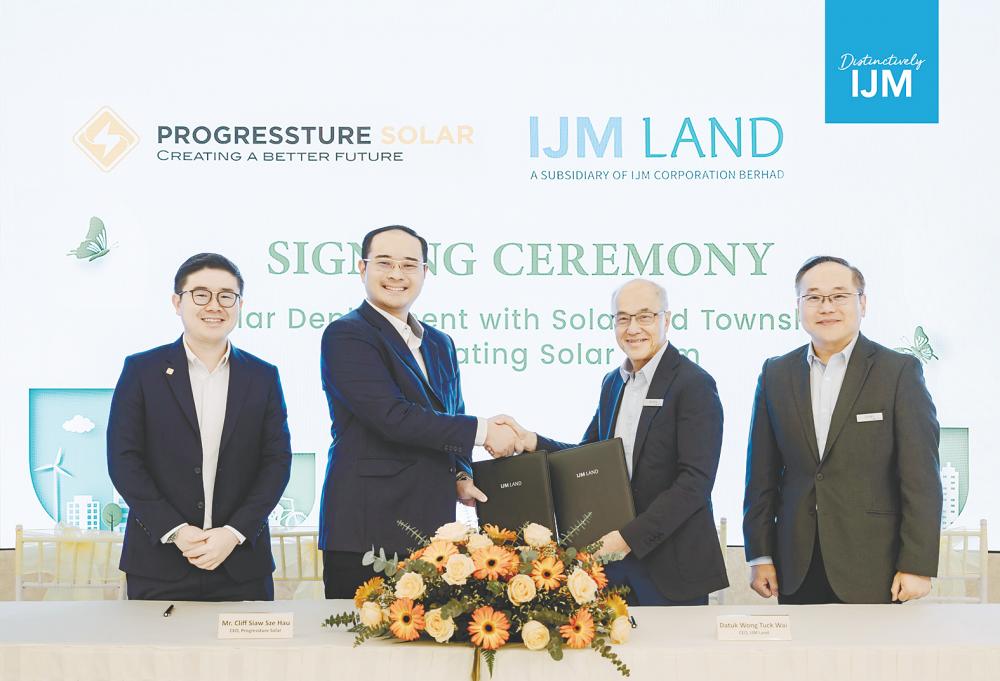 From left: Ng, Siaw, Wong and Ling at the MoU signing ceremony.