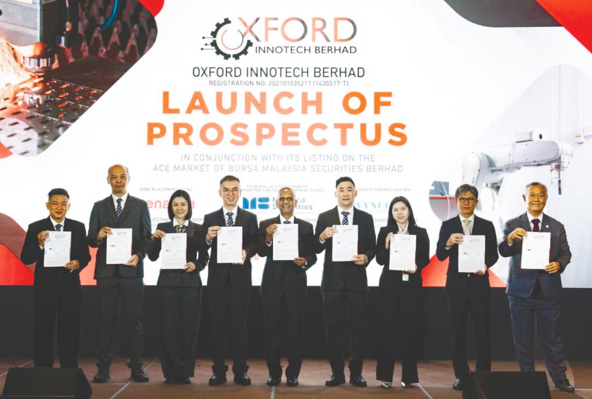 From left: Oxford Innotech Bhd independent non-executive director Khoo Lay Tat, executive directors Teh Teng Wah and Lee Lai Chan, Ng, independent non-executive chairman Dr Hari Narayanan P.Ondiveeran, executive director Oh Yen San, Malacca Securities Sdn Bhd managing director Lim Chia Wei, Kenanga Investment Bank Bhd director (corporate &amp; institutional coverage) Datuk Kenny Yong, and WYNCORP Advisory Sdn Bhd managing director Wong Yoke Nyen.