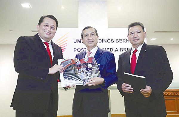 From left: Badrul, UMW group chairman Tan Sri Hamad Kama Piah Che Othman and group financial service/COO Azmin Che Yusoff after the media briefing yesterday. - Asyraf rasid / thesun