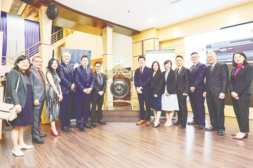 Chan (sixth from left) with his directors, management team and Alliance Islamic Bank officials at the listing.