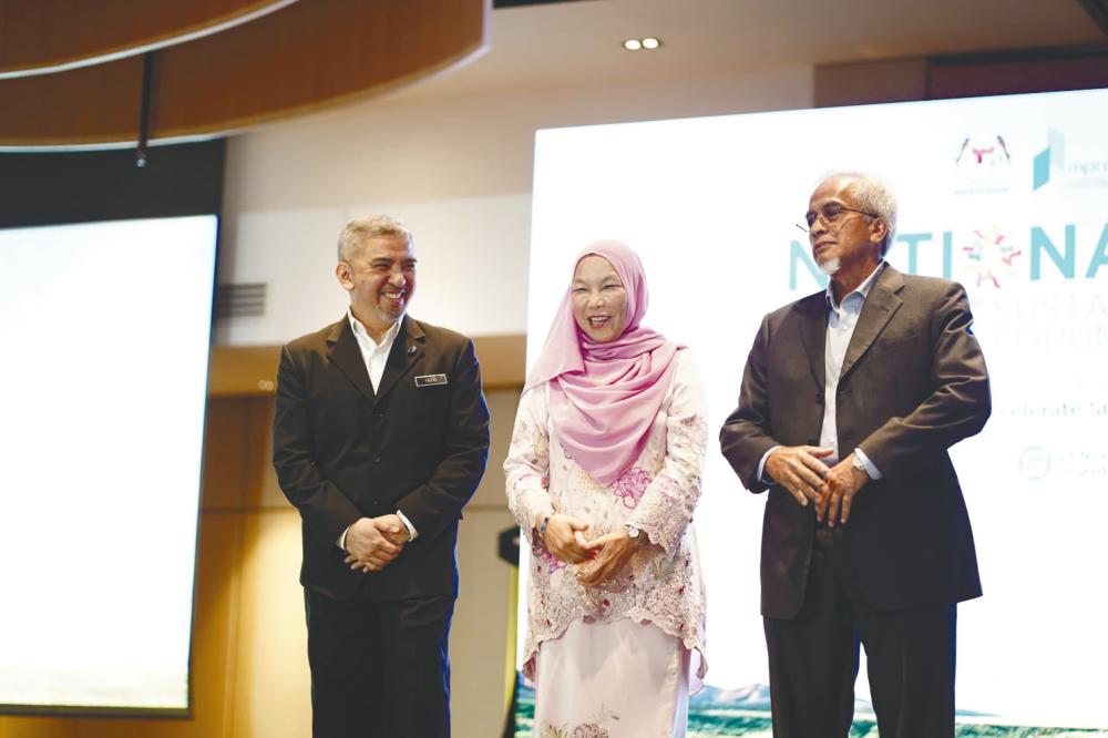 From left: Mohd Yazid, Yatimah and MPRC chairman Datuk Dr Ahmad Suhaili Idrus at the forum’s opening ceremony.