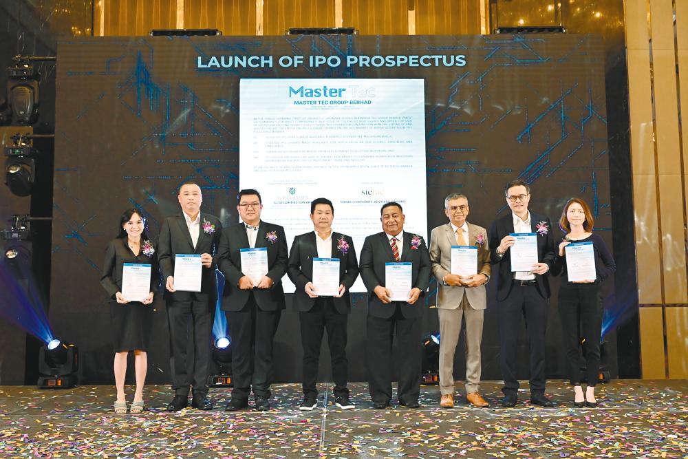 From left: Master Tec directors Hooi Lian Jye and Yee Ying Sung; Tee; managing director Datuk Lau Kim San; SJ Securities Sdn Bhd managing director and CEO Datuk Ahmad Azman; capital markets adviser Datuk Wan Asmadi; head of corporate finance David Chan Tze Kwang; and executive director of operations Annie Lee Mui Mui at the prospectus launch.