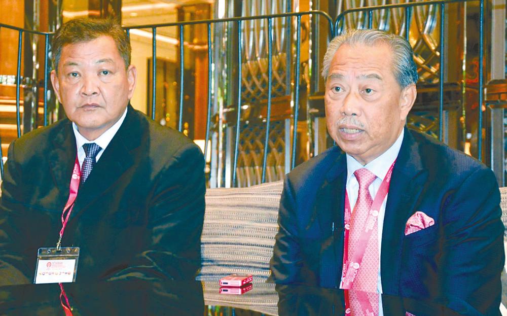 Home Minister Tan Sri Muhyiddin Yassin says no permission was given for Chin Peng’s ashes to be brought to Malaysia. He was in Bangkok on Nov 27 with IGP Tan Sri Abdul Hamid Bador when he made the statement. – Bernamapix