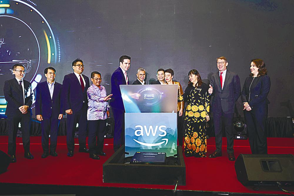 From left: AWS Malaysia country manager worldwide public sector Chuah Seng Heng and head of enterprise Azhar Abdullah; Petronas president group CEO Datuk Tengku Muhammad Taufik Tengku Kamadjaja Aziz; Deputy Human Resources Minister Mustapha Sakmud; AWS Asean managing director Conor McNamara; Tengku Zafrul; Rafizi; AWS VP technology Mai-Lan Tomsen-Bukovec; Deputy Communications and Digital Minister Teo Nie Ching; AWS Asean regional managing director Eric Conrad; and AWS APJ head of public policy Quint Simon at AWS Cloud Day.