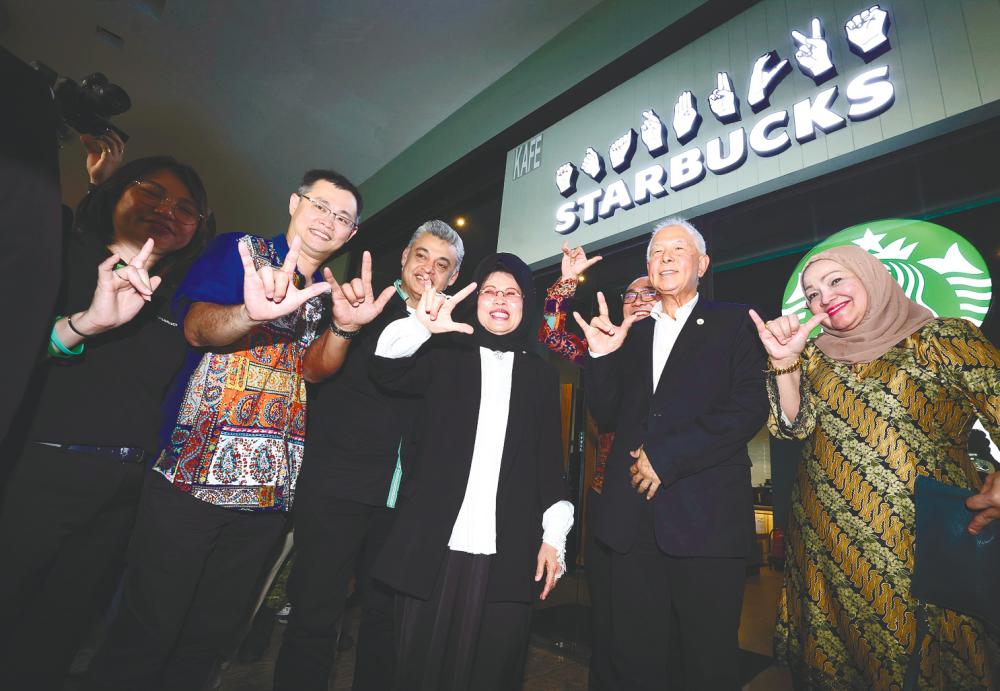 Fatimah at the launch of Starbucks Malaysia’s ‘signing store’ in Kuching. – Bernamapic