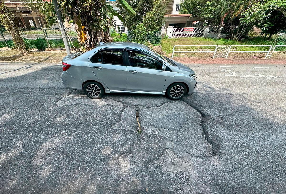 In Budget 2025, the government had allocated RM2.8 billion for refurbishing and maintaining federal roads and RM1 billion for those in other areas. – ADAM AMIR HAMZAH/THESUN
