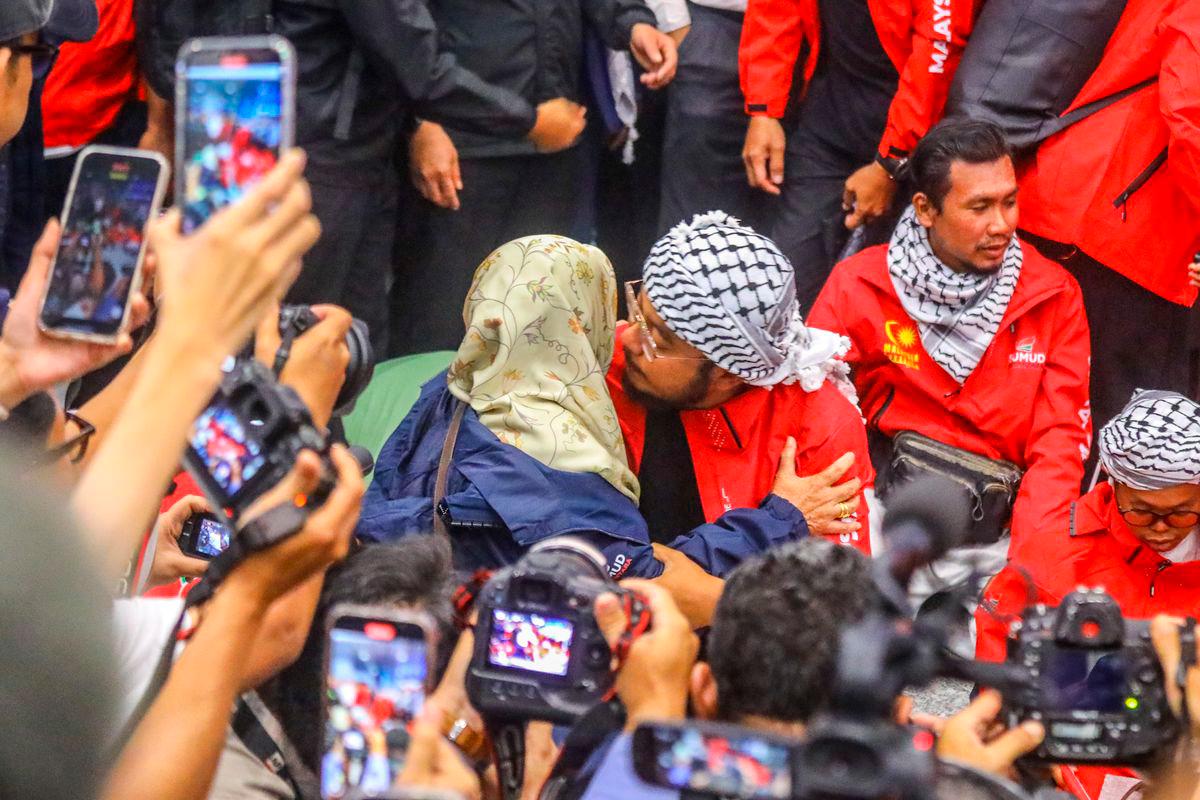 EMOTIONAL WELCOME ... One of the 23 Malaysian volunteers detained by Israeli forces during the Global Sumud Flotilla mission is greeted by a relative on arrival at the KL International Airport. – ADAM AMIR HAMZAH/THESUN