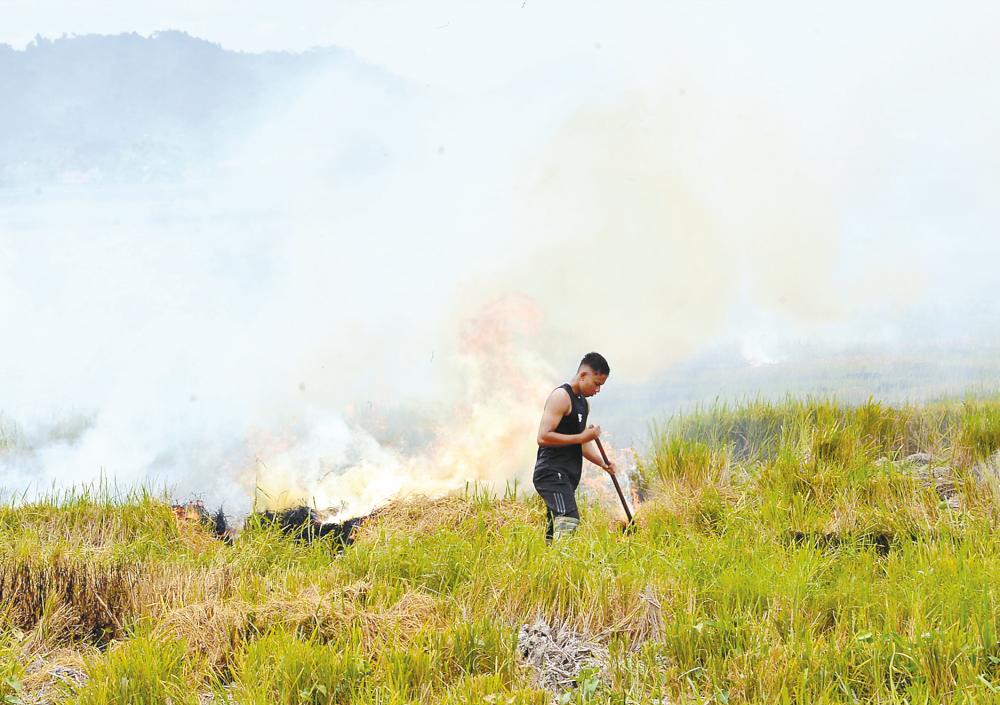 There were a whopping 22,000 open burning incidents reported in 2021, according to the Environmental Protection Society Malaysia. – Masry Che Ani/theSun