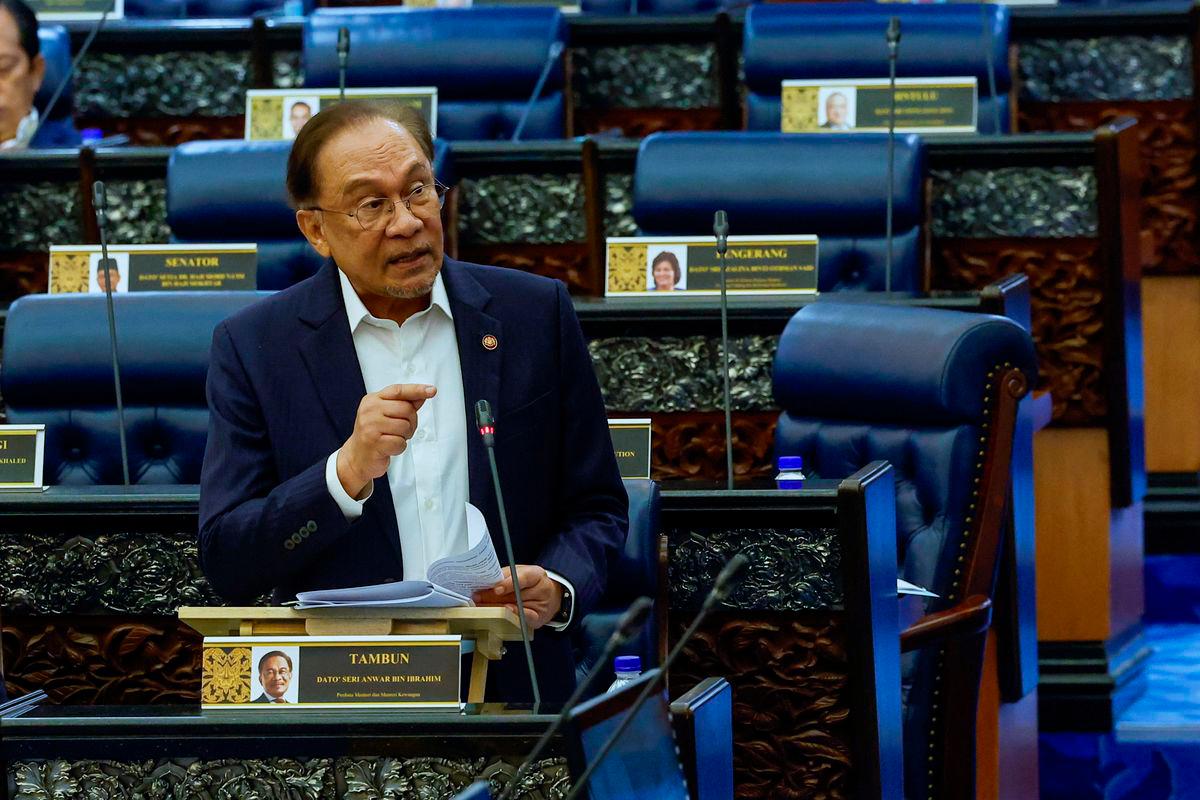 Anwar stressing a point in the Dewan Rakyat yesterday. – BERNAMAPIC